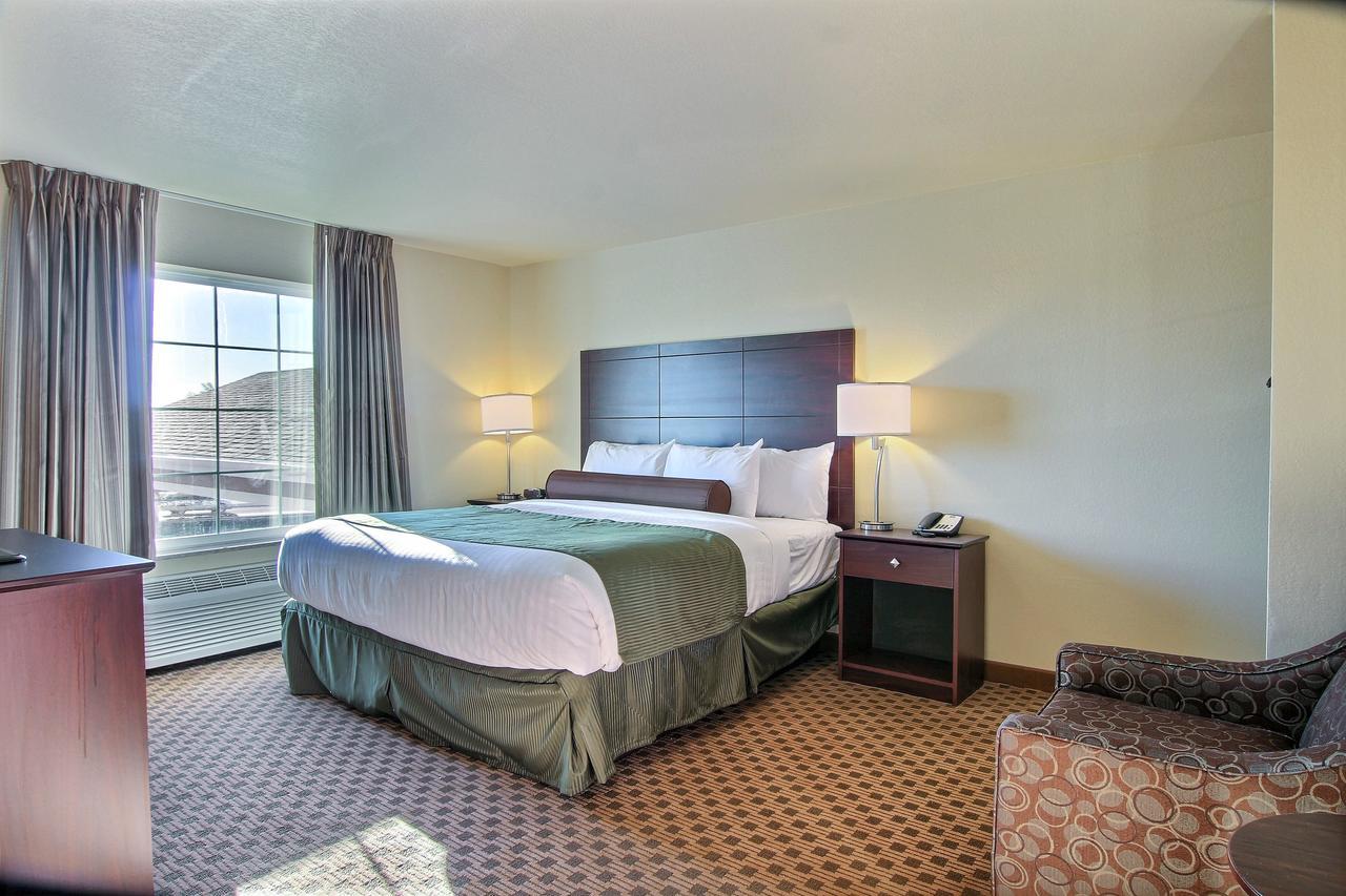 Cobblestone Hotel & Suites - Mccook Exteriör bild