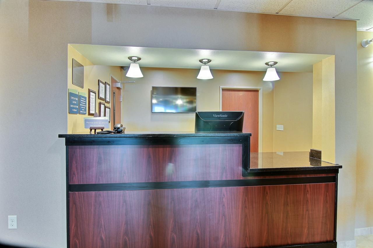 Cobblestone Hotel & Suites - Mccook Exteriör bild
