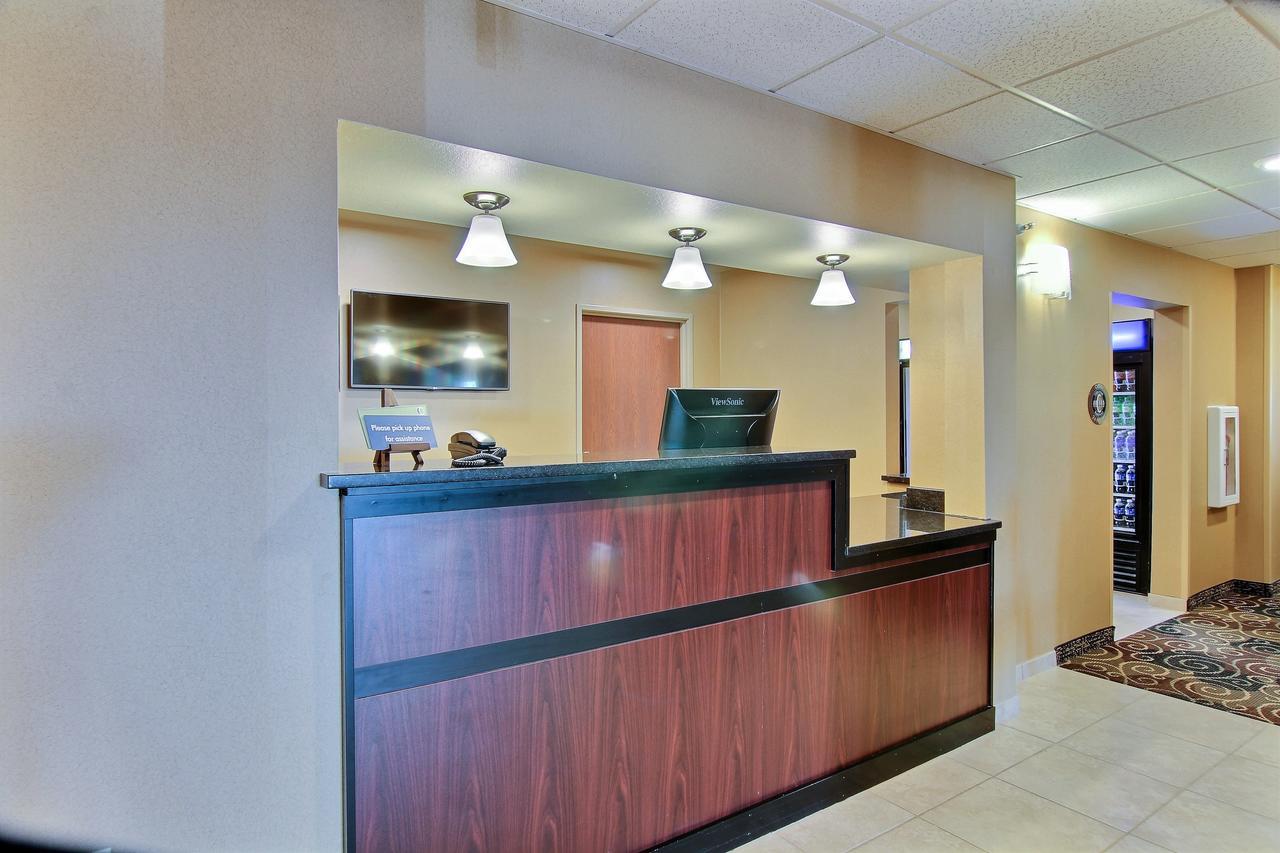 Cobblestone Hotel & Suites - Mccook Exteriör bild