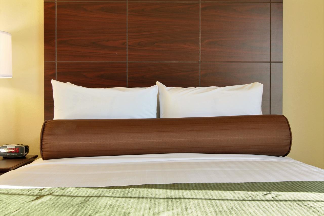 Cobblestone Hotel & Suites - Mccook Exteriör bild