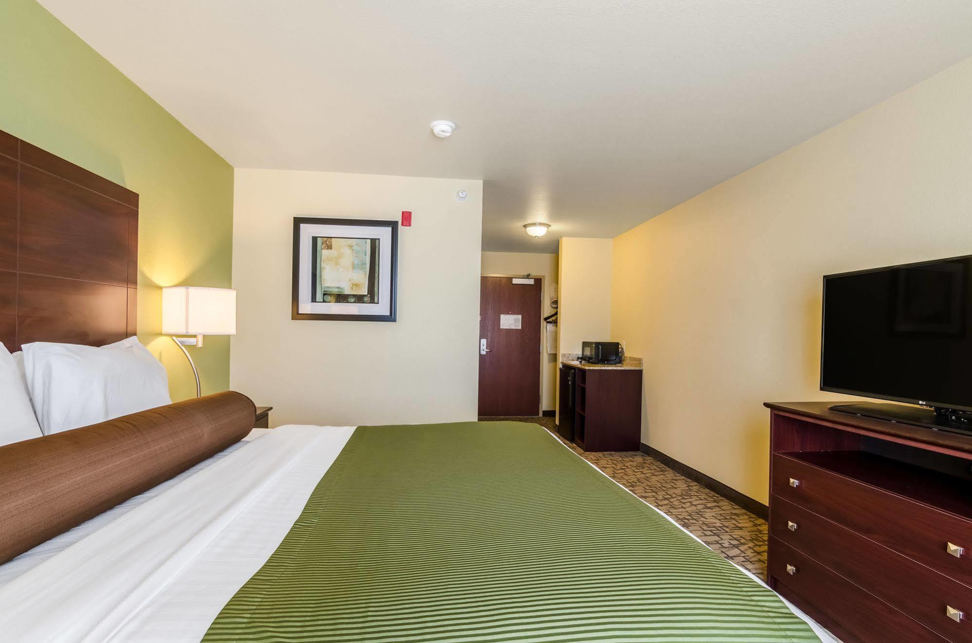 Cobblestone Hotel & Suites - Mccook Exteriör bild