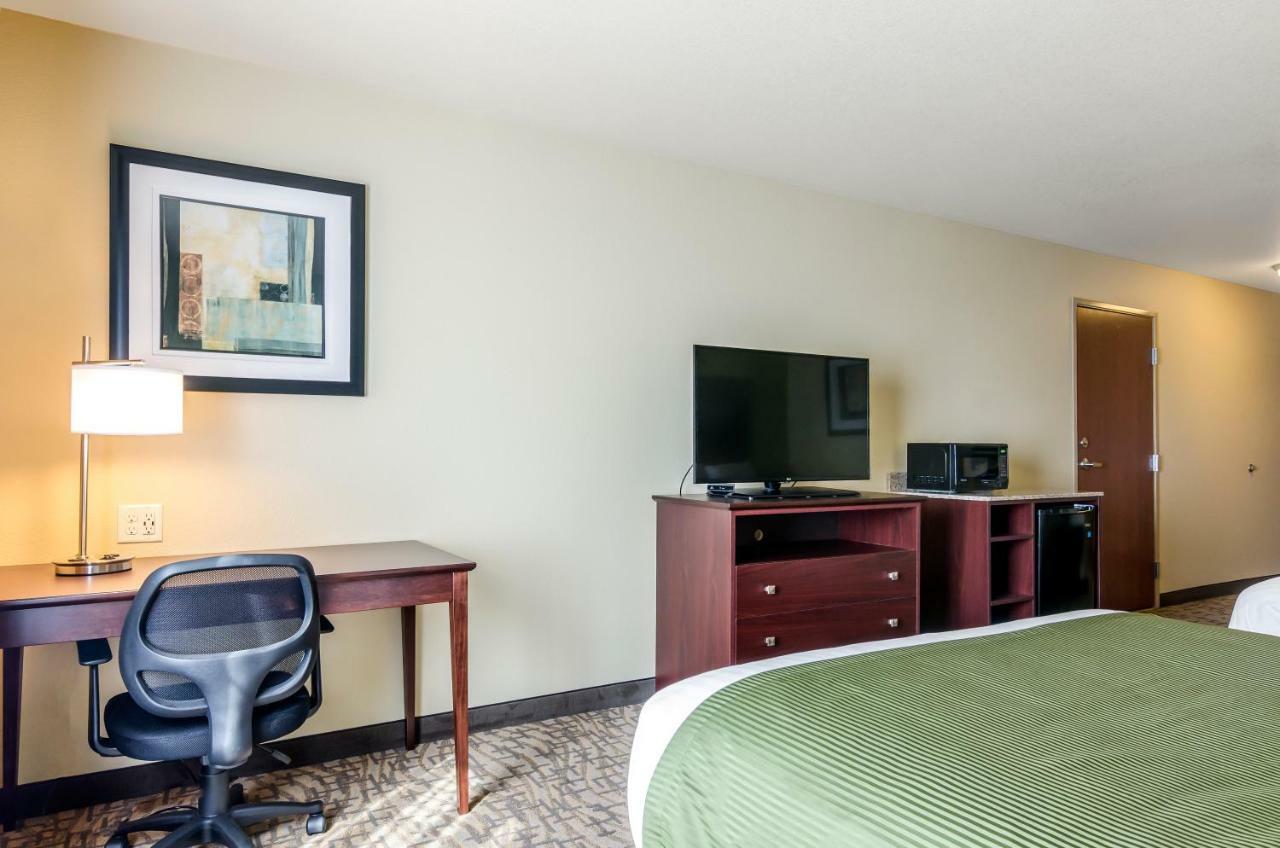 Cobblestone Hotel & Suites - Mccook Exteriör bild