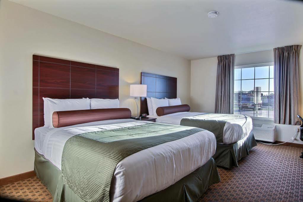 Cobblestone Hotel & Suites - Mccook Exteriör bild
